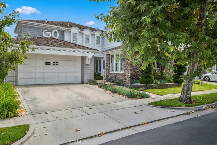 Cul-de-sac street with excellent curb appeal