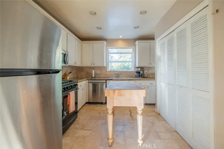 7746 Nestle Avenue, Reseda, California 91335
