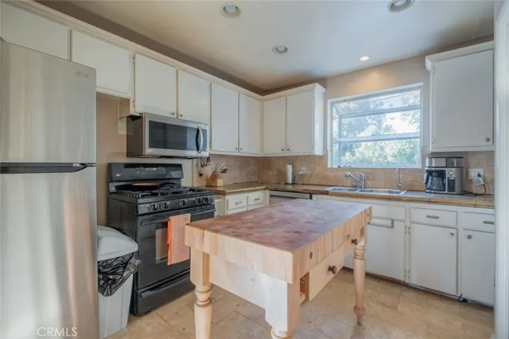 7746 Nestle Avenue, Reseda, California 91335
