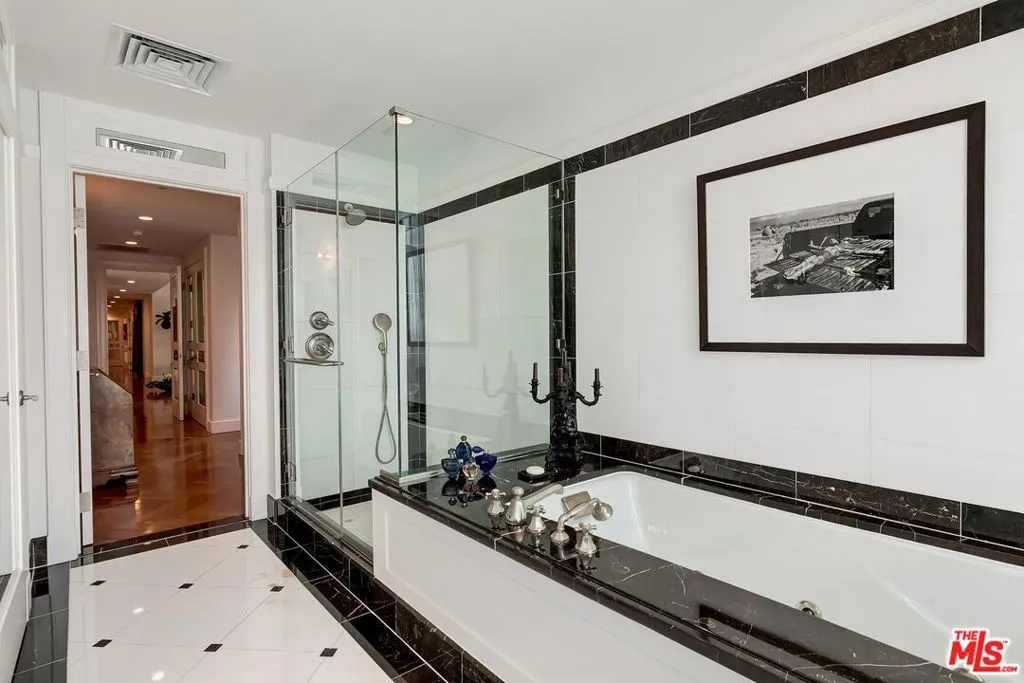 1 W Century Drive 17c, Los Angeles, California 90067 home-pic-6