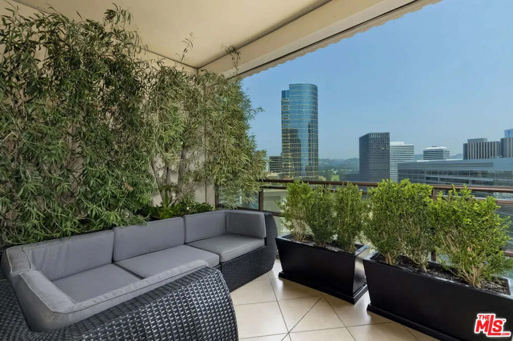 1 W Century Drive 17c, Los Angeles, California 90067 home-pic-11