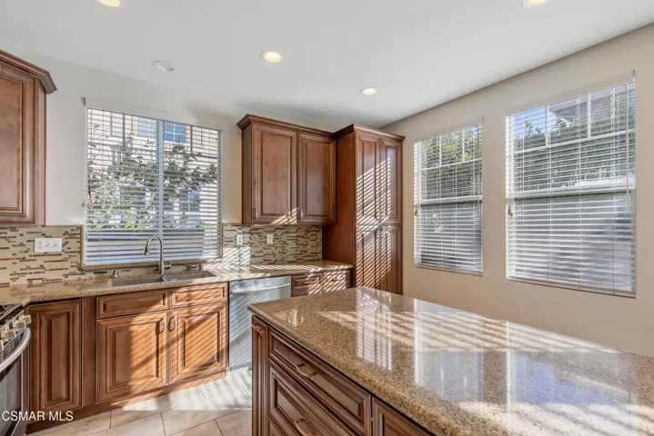 1188 Golden Amber Ln-11