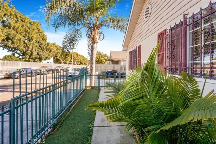 2502 Santa Ana Boulevard N, Los Angeles, California 90059