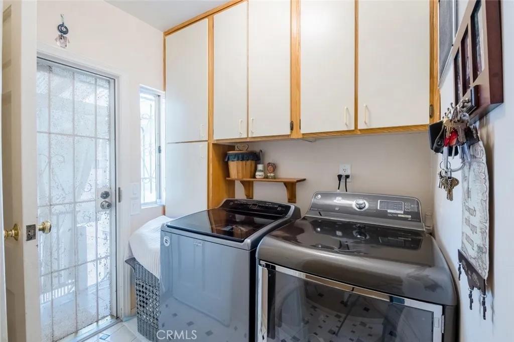 543 N Heliotrope Drive, Los Angeles, California 90004 home-pic-33