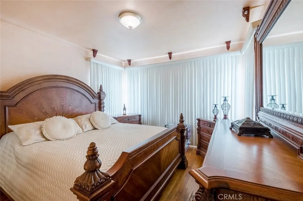 543 N Heliotrope Drive, Los Angeles, California 90004 home-pic-38