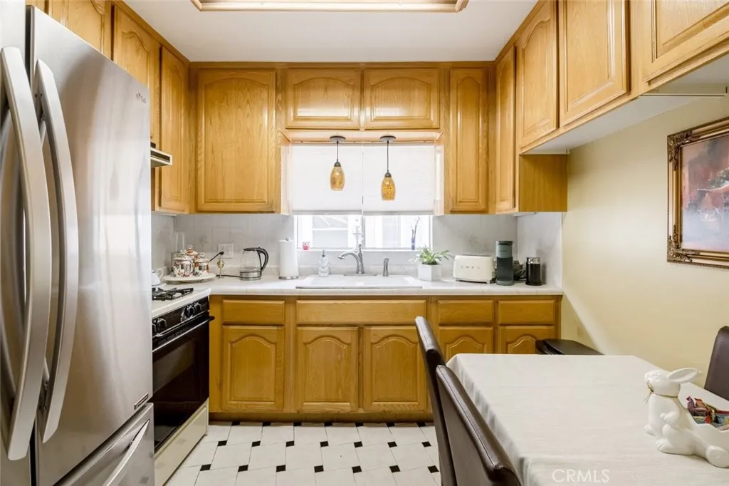 543 N Heliotrope Drive, Los Angeles, California 90004 home-pic-29