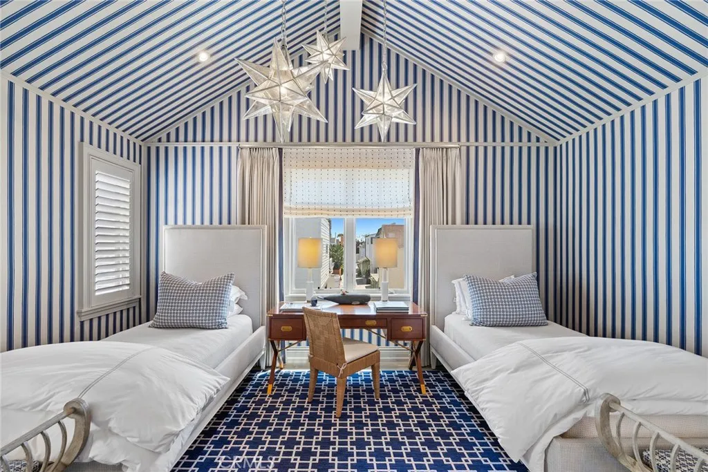 505 W Edgewater Avenue, Newport Beach, California 92661 home-pic-26