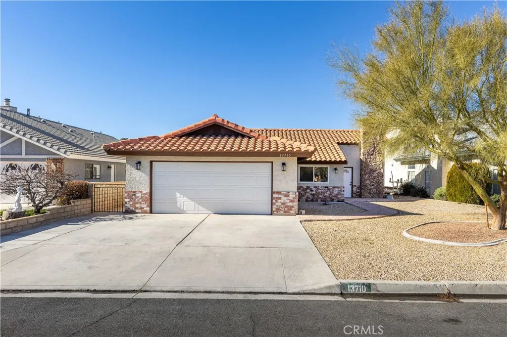 13710 White Sail Drive, Victorville, California 92395 home-pic-1