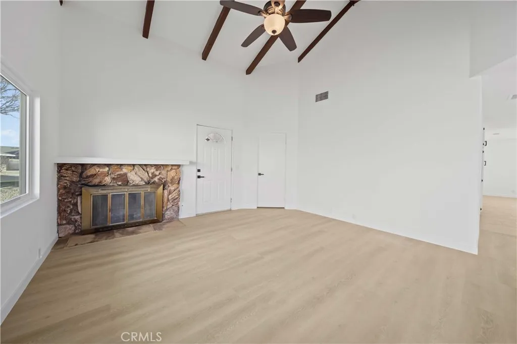 13710 White Sail Drive, Victorville, California 92395 home-pic-4
