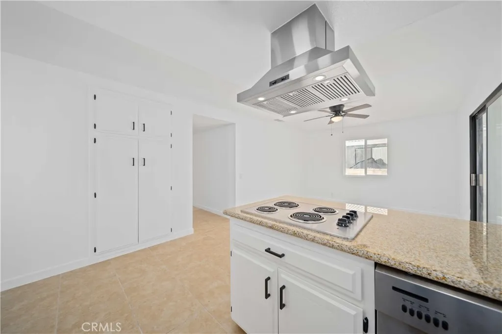 13710 White Sail Drive, Victorville, California 92395 home-pic-9