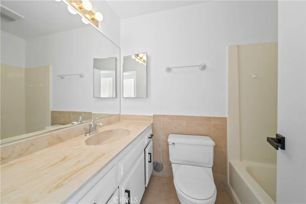 13710 White Sail Drive, Victorville, California 92395 home-pic-11