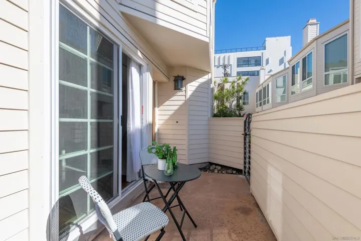7585 Eads E, La Jolla, California 92037