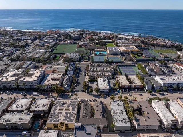 7585 Eads E, La Jolla, California 92037