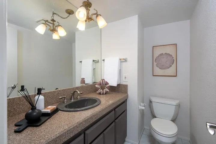 7585 Eads E, La Jolla, California 92037