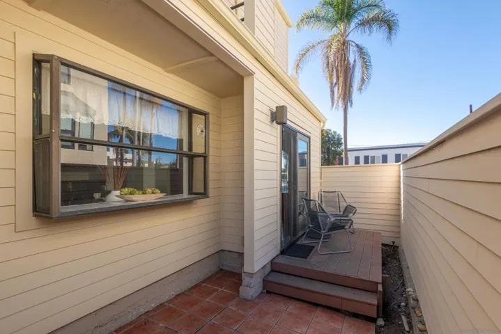 7585 Eads E, La Jolla, California 92037