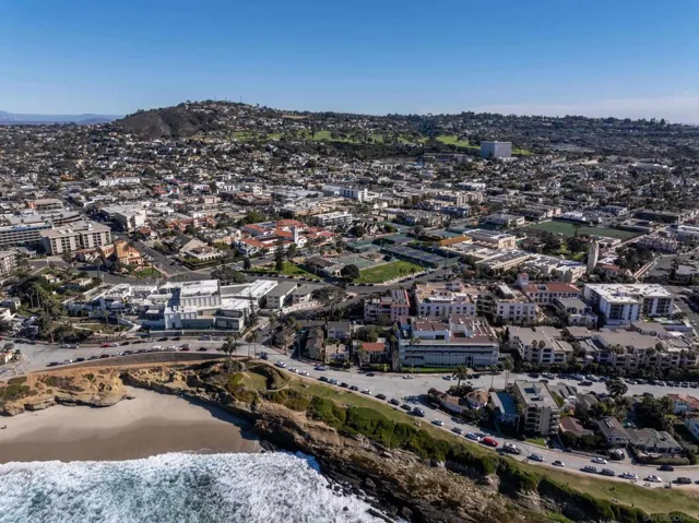 7585 Eads E, La Jolla, California 92037