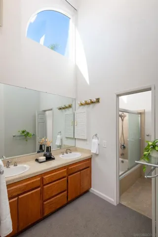 7585 Eads E, La Jolla, California 92037