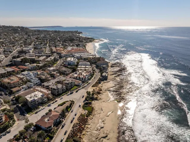 7585 Eads E, La Jolla, California 92037