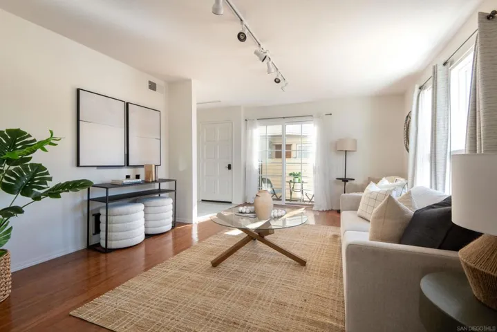 7585 Eads E, La Jolla, California 92037