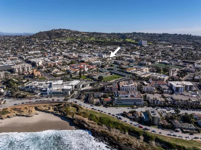 7585 Eads E, La Jolla, California 92037