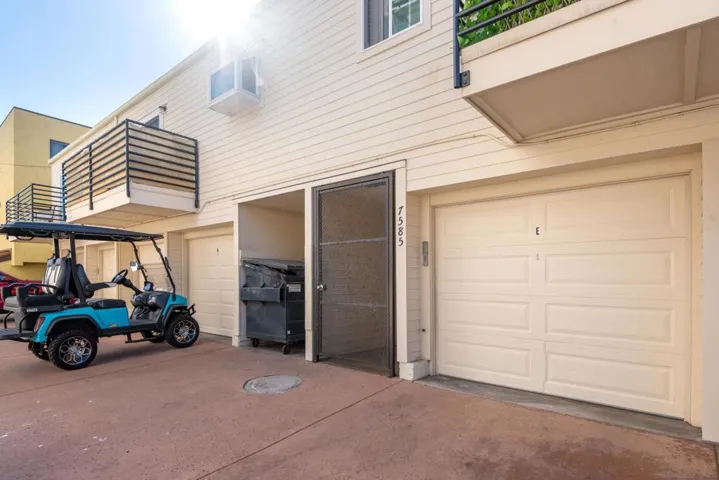 7585 Eads E, La Jolla, California 92037