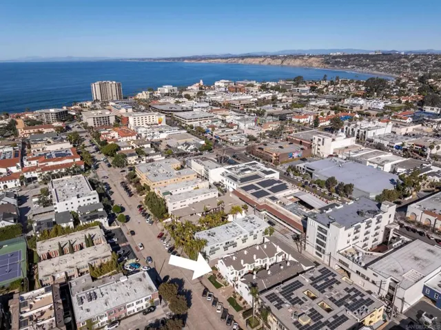 7585 Eads E, La Jolla, California 92037