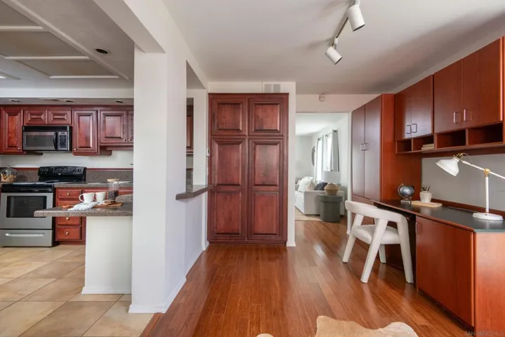 7585 Eads E, La Jolla, California 92037
