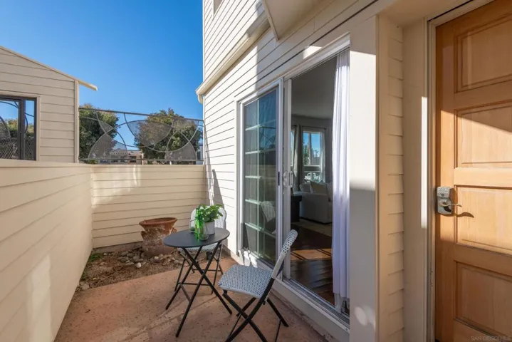 7585 Eads E, La Jolla, California 92037