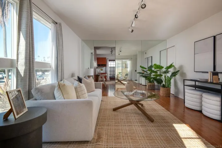 7585 Eads E, La Jolla, California 92037