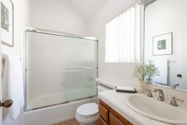 7585 Eads E, La Jolla, California 92037