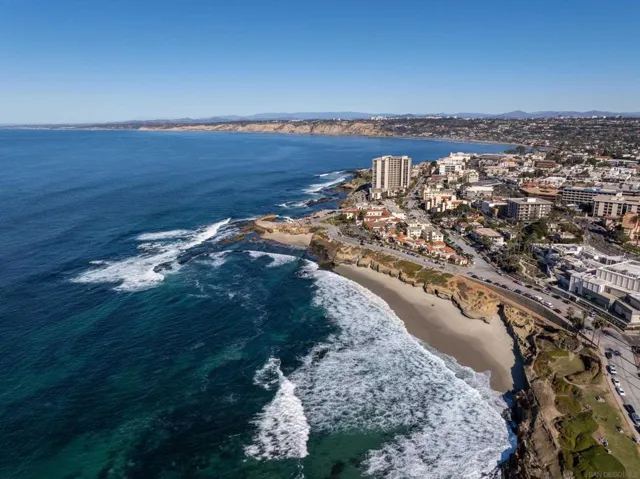 7585 Eads E, La Jolla, California 92037