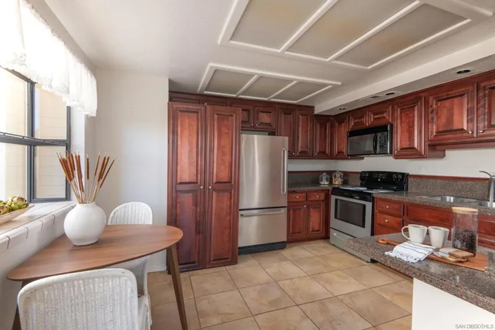 7585 Eads E, La Jolla, California 92037