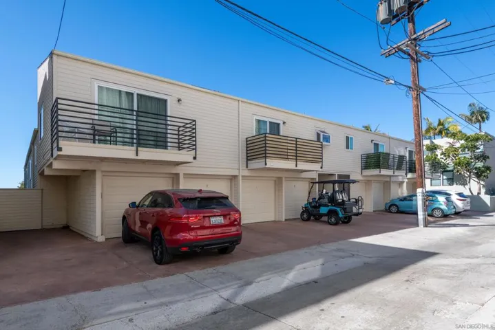 7585 Eads E, La Jolla, California 92037
