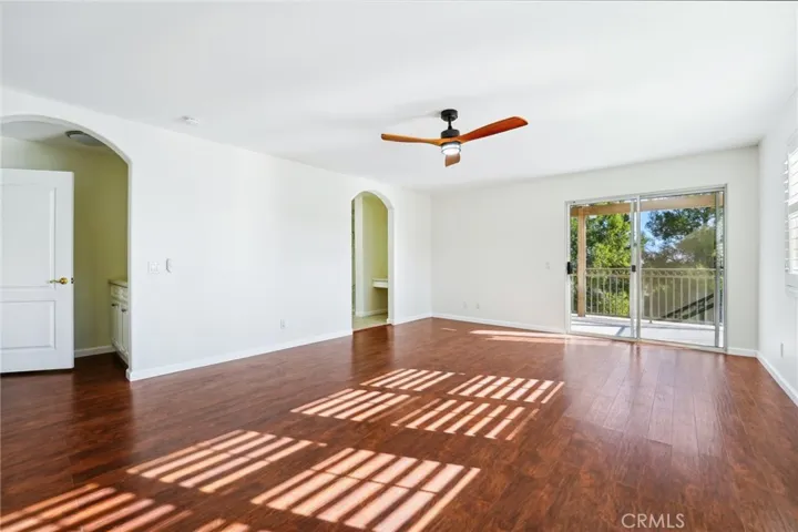 Master bedroom & Balcony access