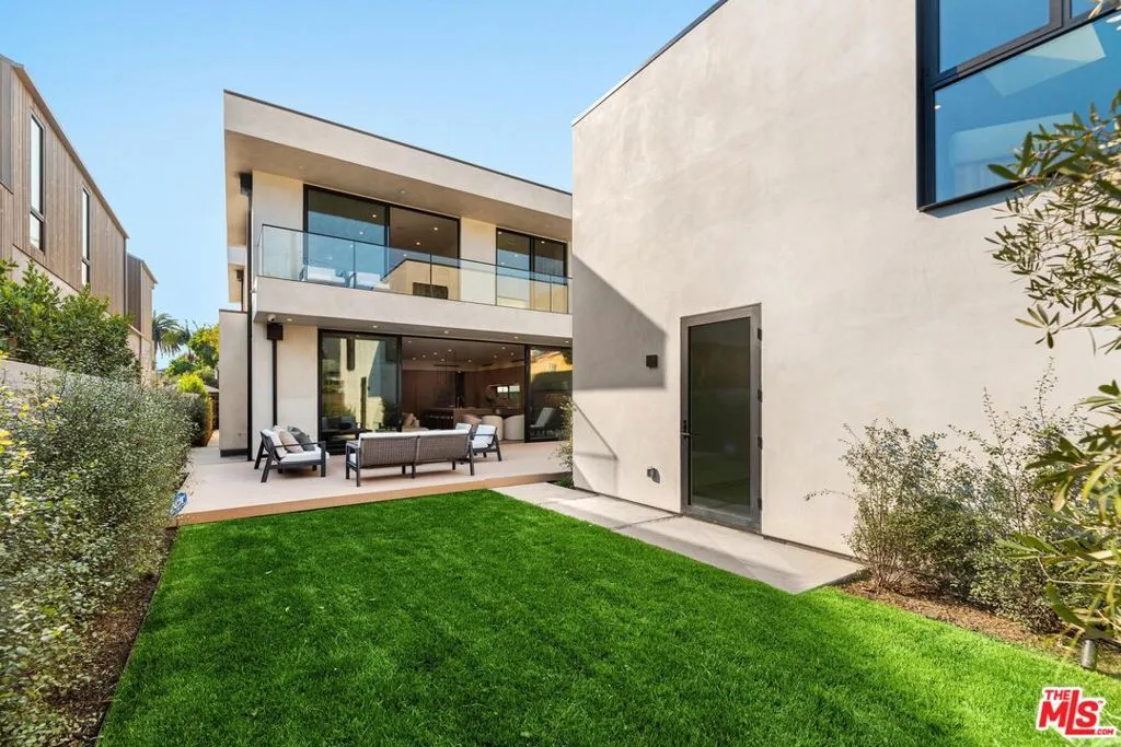 2036 Glyndon Avenue, Venice, California 90291 home-pic-16