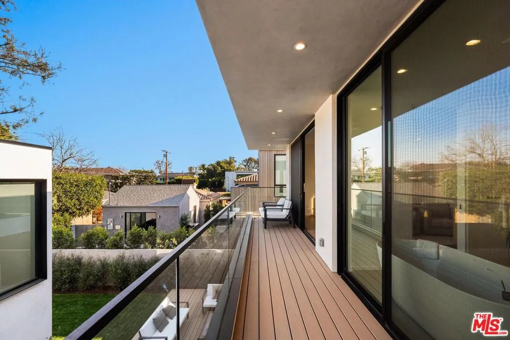 2036 Glyndon Avenue, Venice, California 90291 home-pic-12