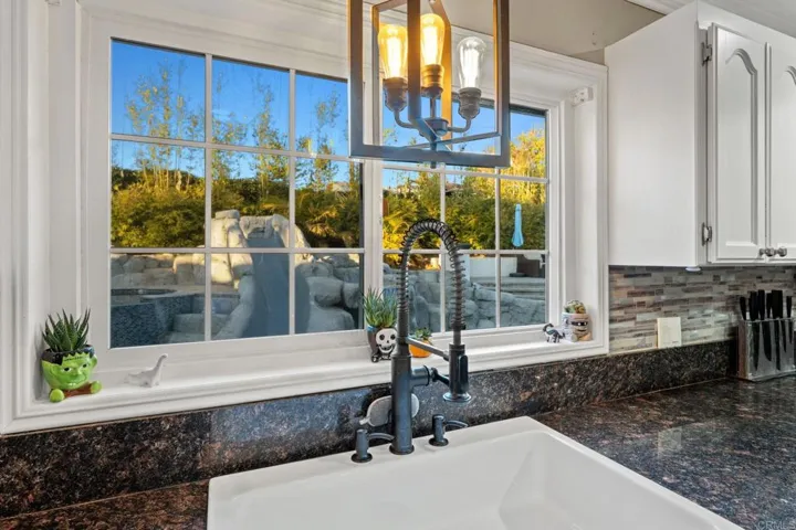 1404 E Mission Road, Fallbrook, California 92028