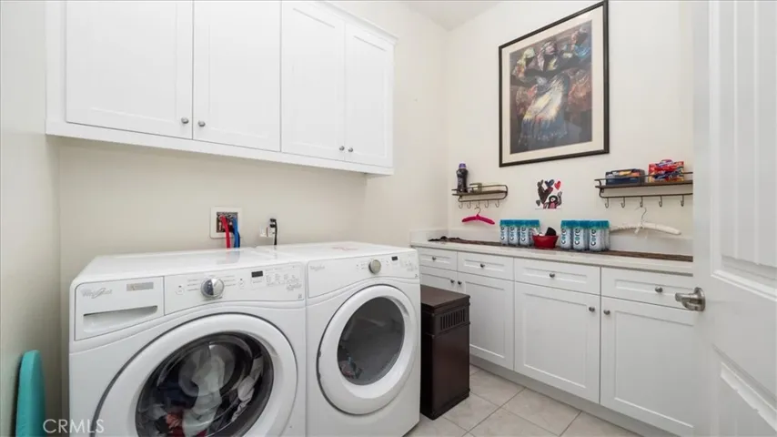 Laundry room w/ storage