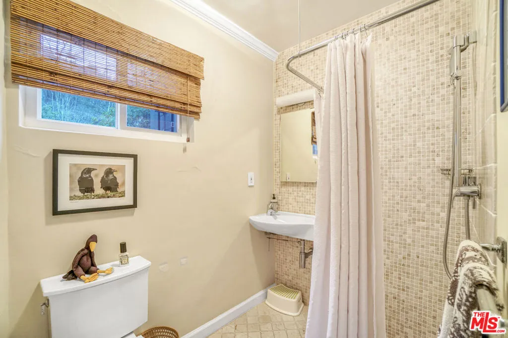 9420 Eden Drive, Beverly Hills, California 90210 home-pic-37