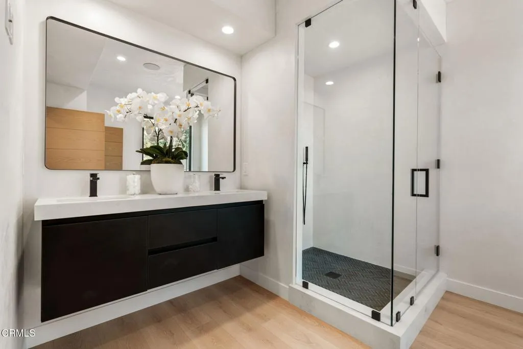 708 Skyview Terrace, Ventura, California 93003 home-pic-10