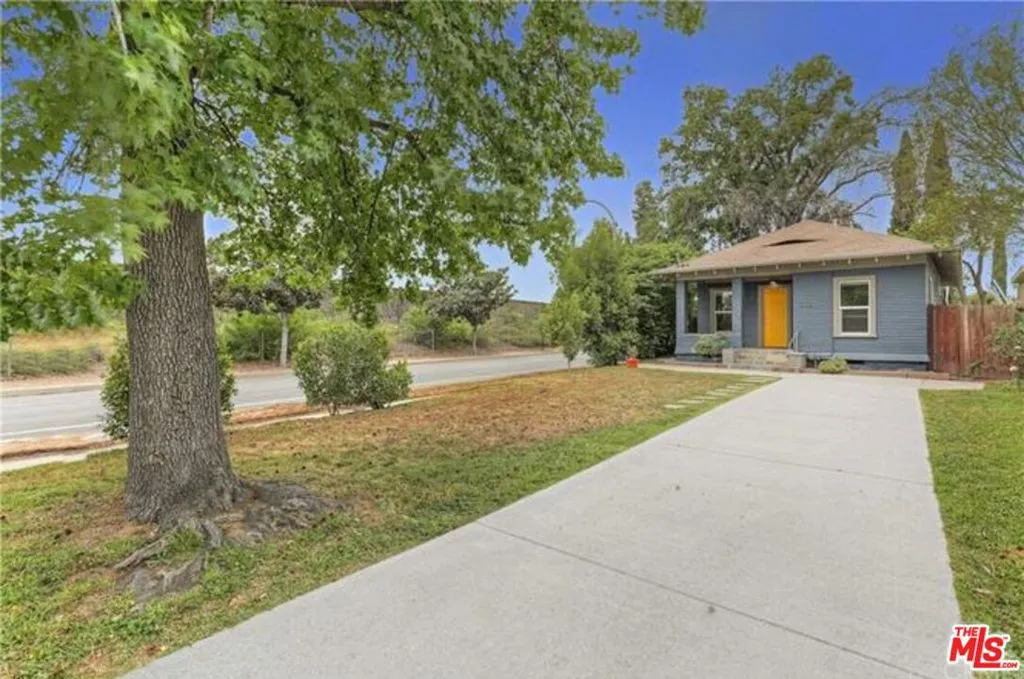 395 N Holliston Avenue, Pasadena, California 91106, 2 Bedrooms Bedrooms, ,1 BathroomBathrooms,Residential,For Sale,Holliston,25482993