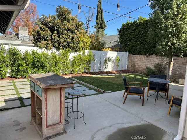 17469 Burma Street, Encino, California 91316