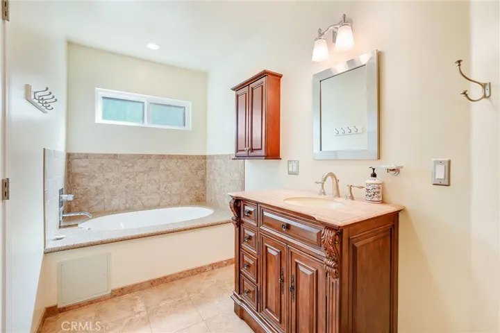 17469 Burma Street, Encino, California 91316