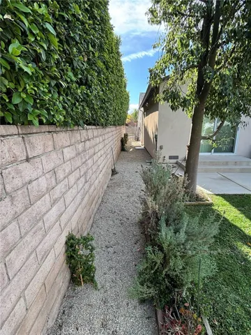17469 Burma Street, Encino, California 91316