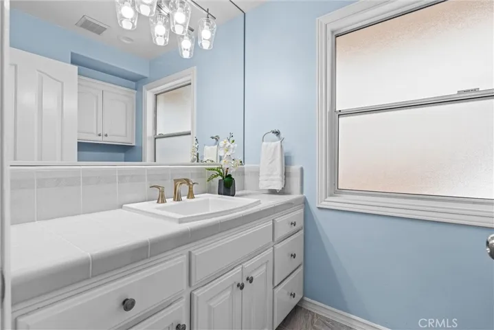 1323 17th Street, Manhattan Beach, California 90266
