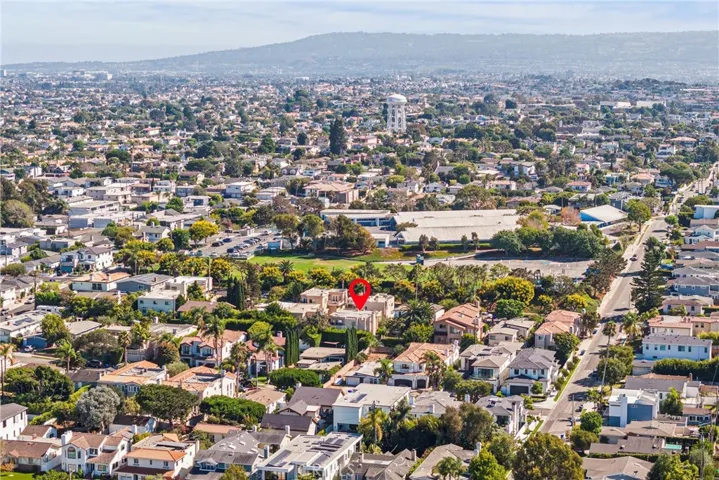 1323 17th Street, Manhattan Beach, California 90266
