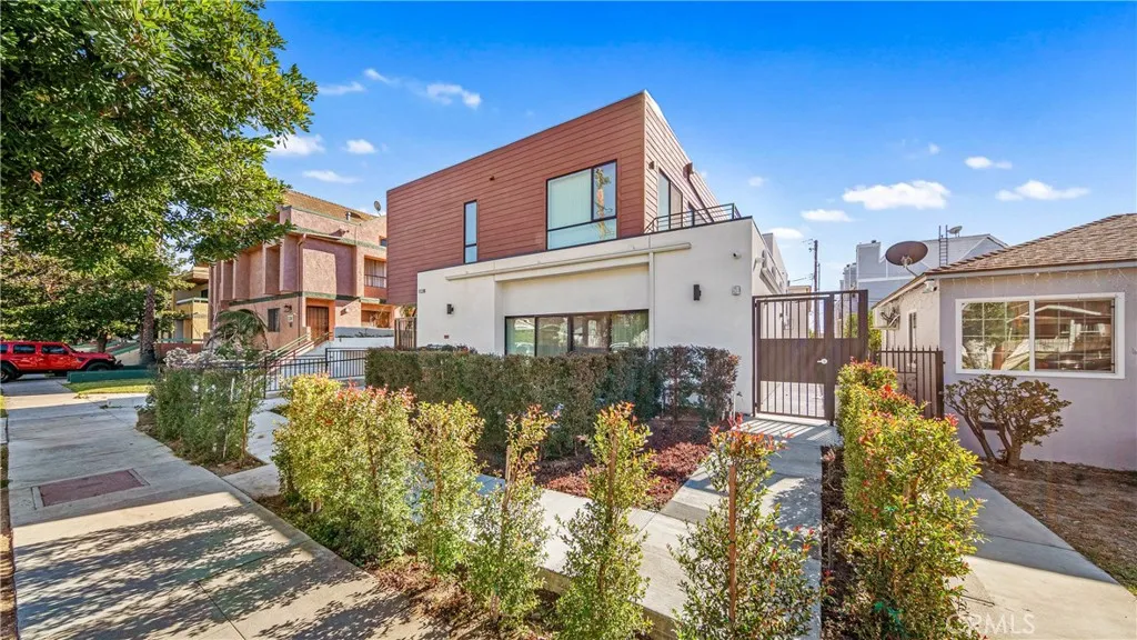1128 Stanley Avenue D, Glendale, California 91206, 3 Bedrooms Bedrooms, ,3 BathroomsBathrooms,Residential Lease,For Rent,Stanley,SR25010099