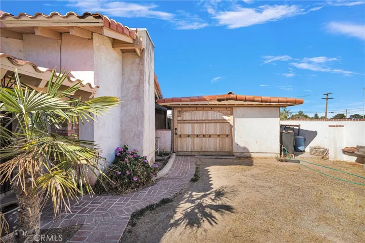 Back entry to carport