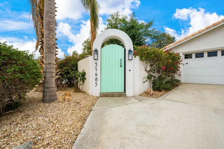 Santa Fe Entry