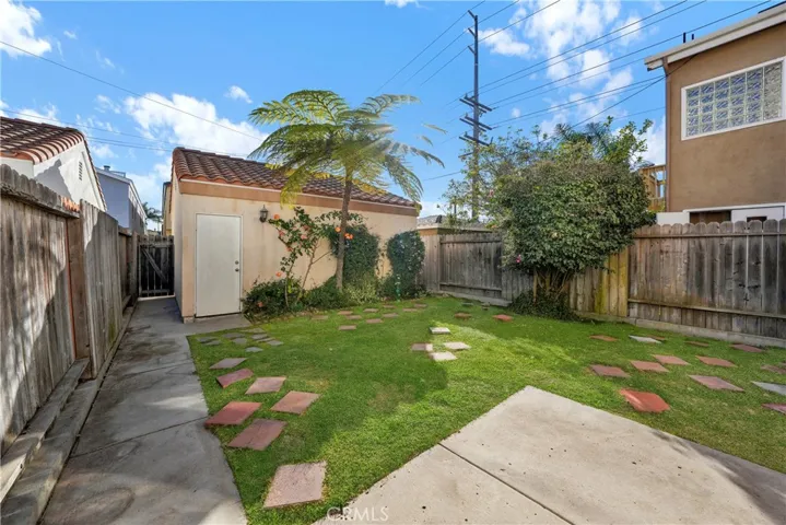 204 Lincoln Avenue, Huntington Beach, California 92648
